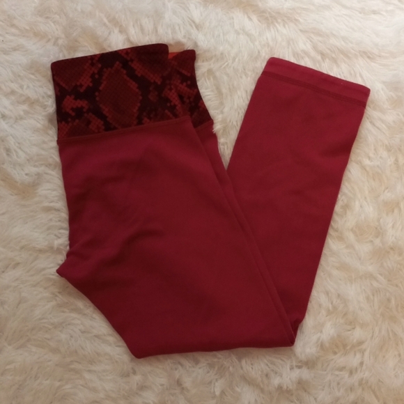 lululemon athletica Pants - Lululemon Women's Capri Yoga Leggings Size 6